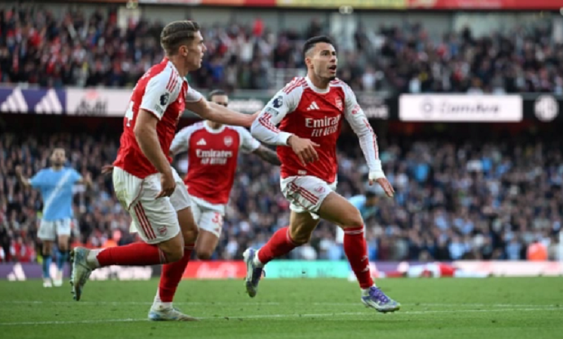 Arsenal duy trì mạch thắng, sáng cửa đua vô địch